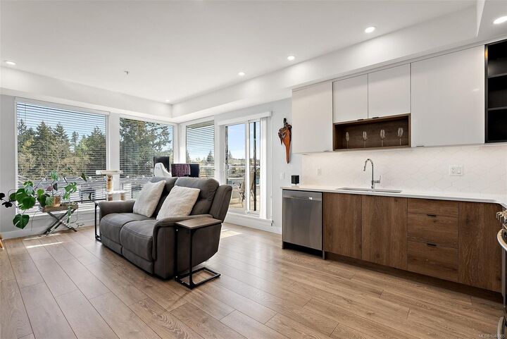 Property Photo: 950 Whirlaway Cres #412 BC V9B 0Y3
