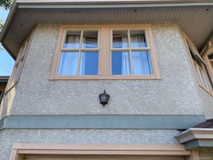 Property Photo: 500 Marsett Pl #1 BC V8Z 7J1