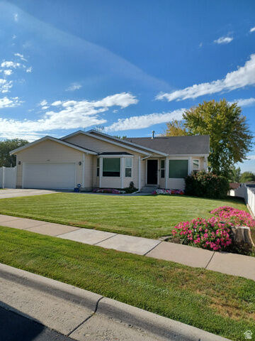 Property Photo: 791 W Spanish Oak Way UT 84123