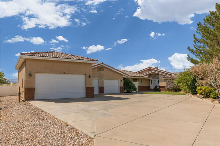 Property Photo:  2162 S San Juan Cir  UT 84790 
