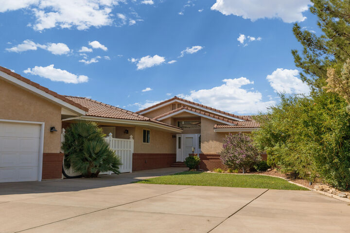 Property Photo:  2162 S San Juan Cir  UT 84790 