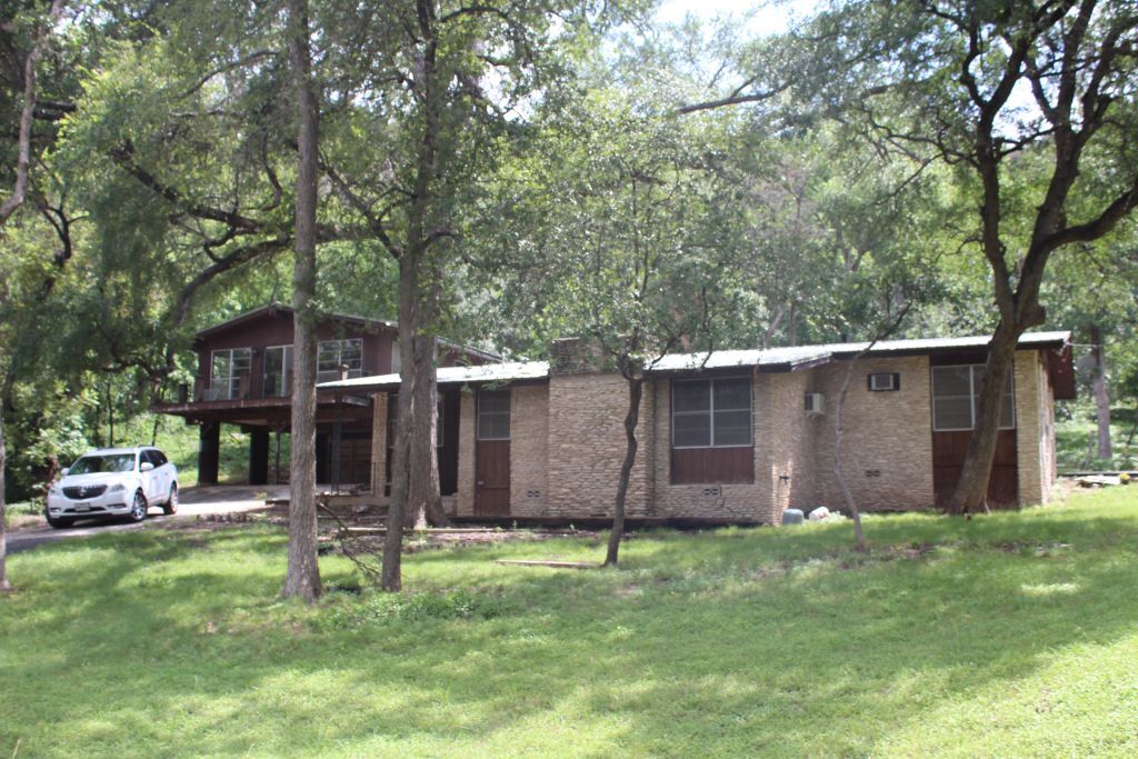 Property Photo: 17234 E Reed Parks Road TX 78645