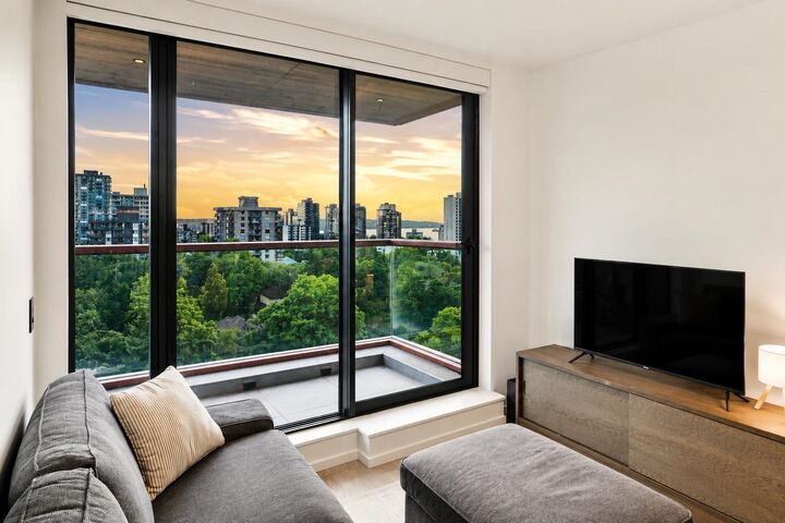 Property Photo:  1408 Robson Street 1301  BC V6G 1B9 