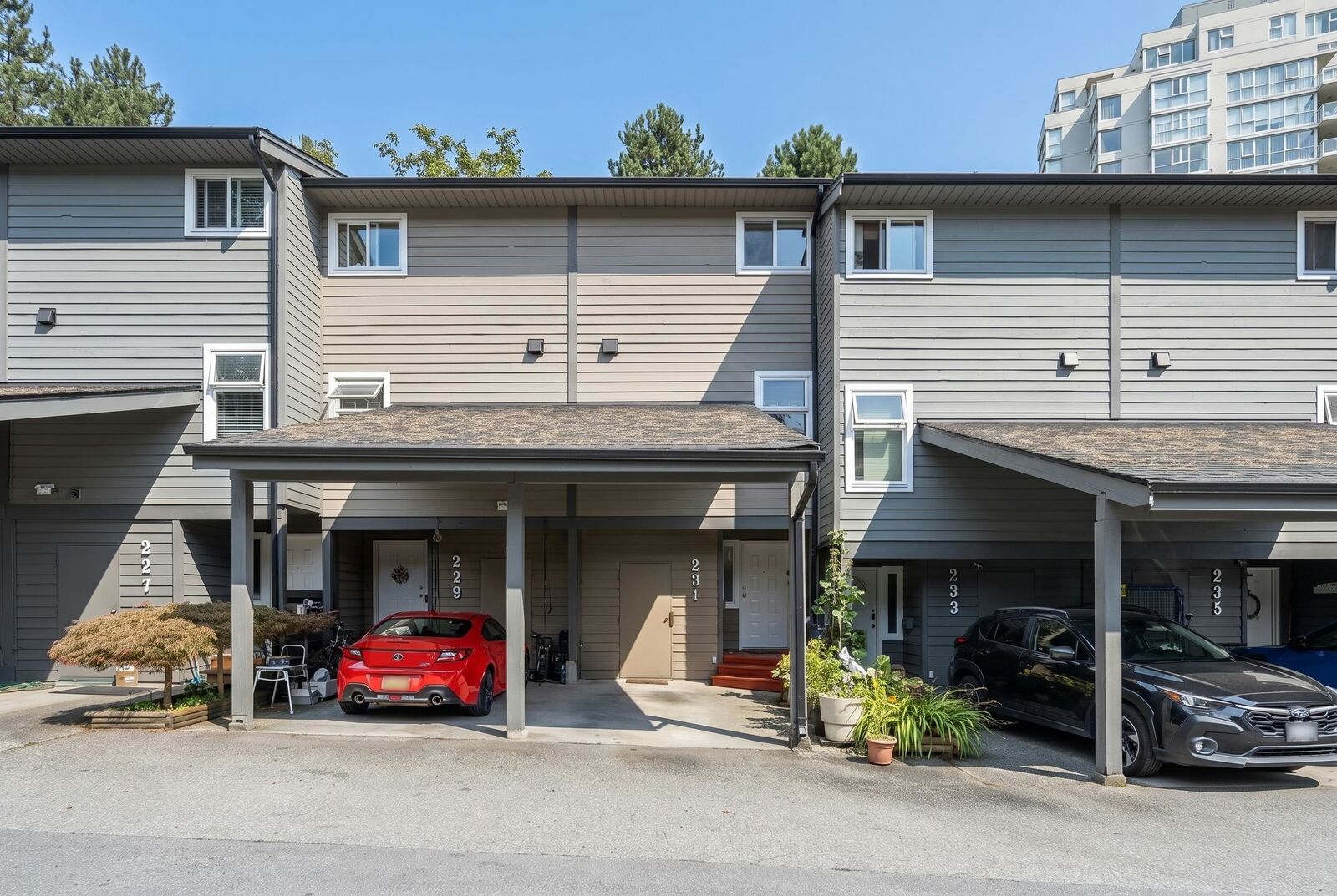 Property Photo: 231 Balmoral Place BC V3H 4B9