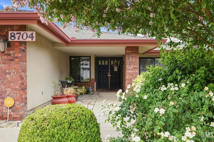 Property Photo:  8704 Summer Creek Road  CA 93311 
