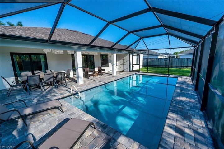 Property Photo:  2906 SE 8th Ave  FL 33904 