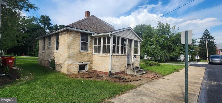 Property Photo: 33 E Pine Street PA 17065