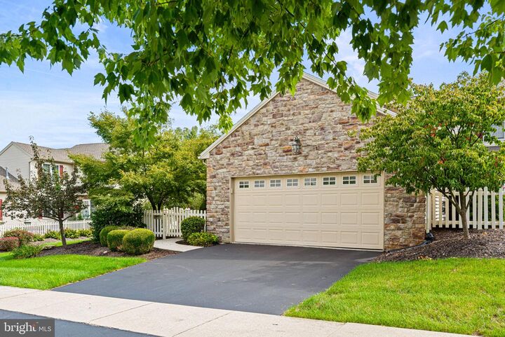 Property Photo:  2271 Southpoint Drive  PA 17036 