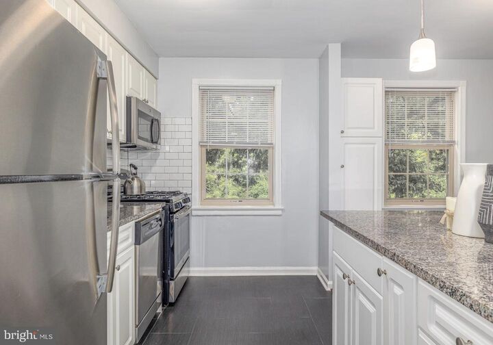 Property Photo: 150 E Wynnewood Road 11H PA 19096
