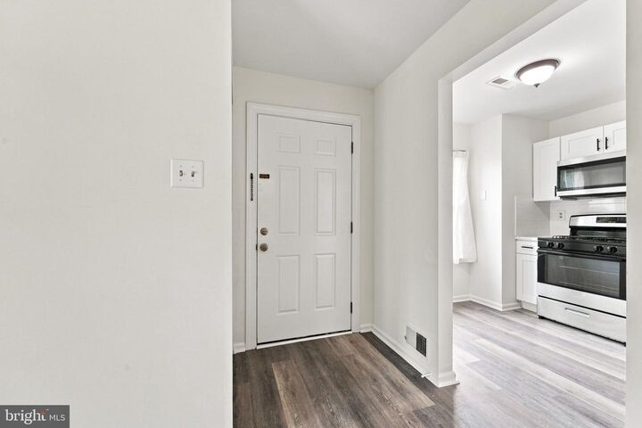 Property Photo: 405 Atlanta Court NJ 08080