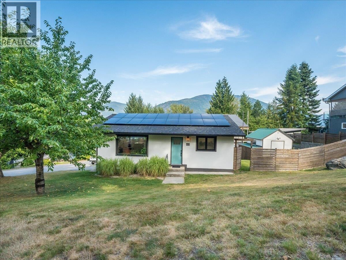 Property Photo:  603 Delbruck Street  BC V1L 5L8 
