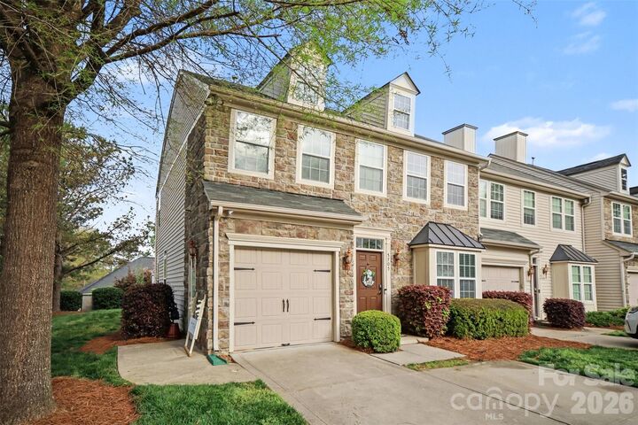 Property Photo: 5705 Mossdale Lane NC 28278