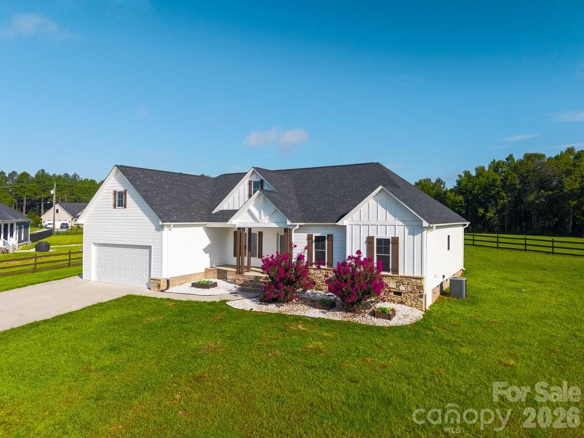Property Photo: 306 Stoneyard Road NC 28137