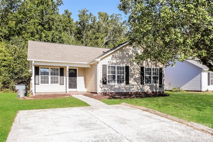 Property Photo:  1404 Bells Knox Road  NC 28214 