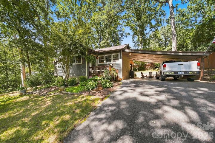 Property Photo: 1068 5th Avenue Court NW NC 28601