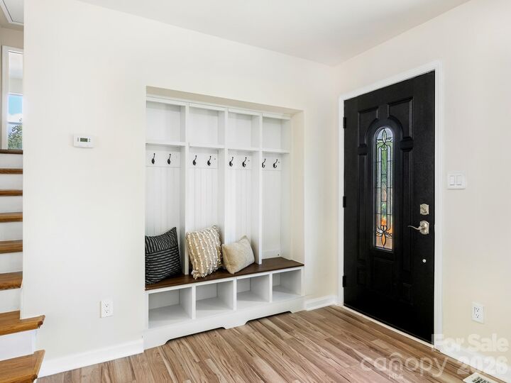 Property Photo: 421 Vickery Drive NC 28215