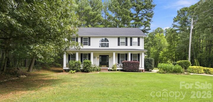 Property Photo: 3686 Lake Bluff Drive NC 28673