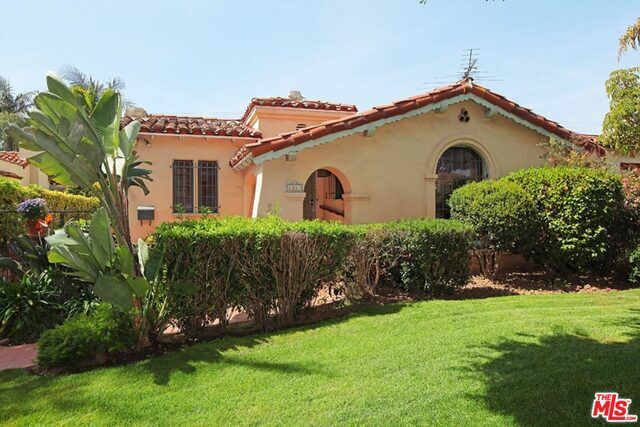 Property Photo:  1054 Princeton St  CA 90403 