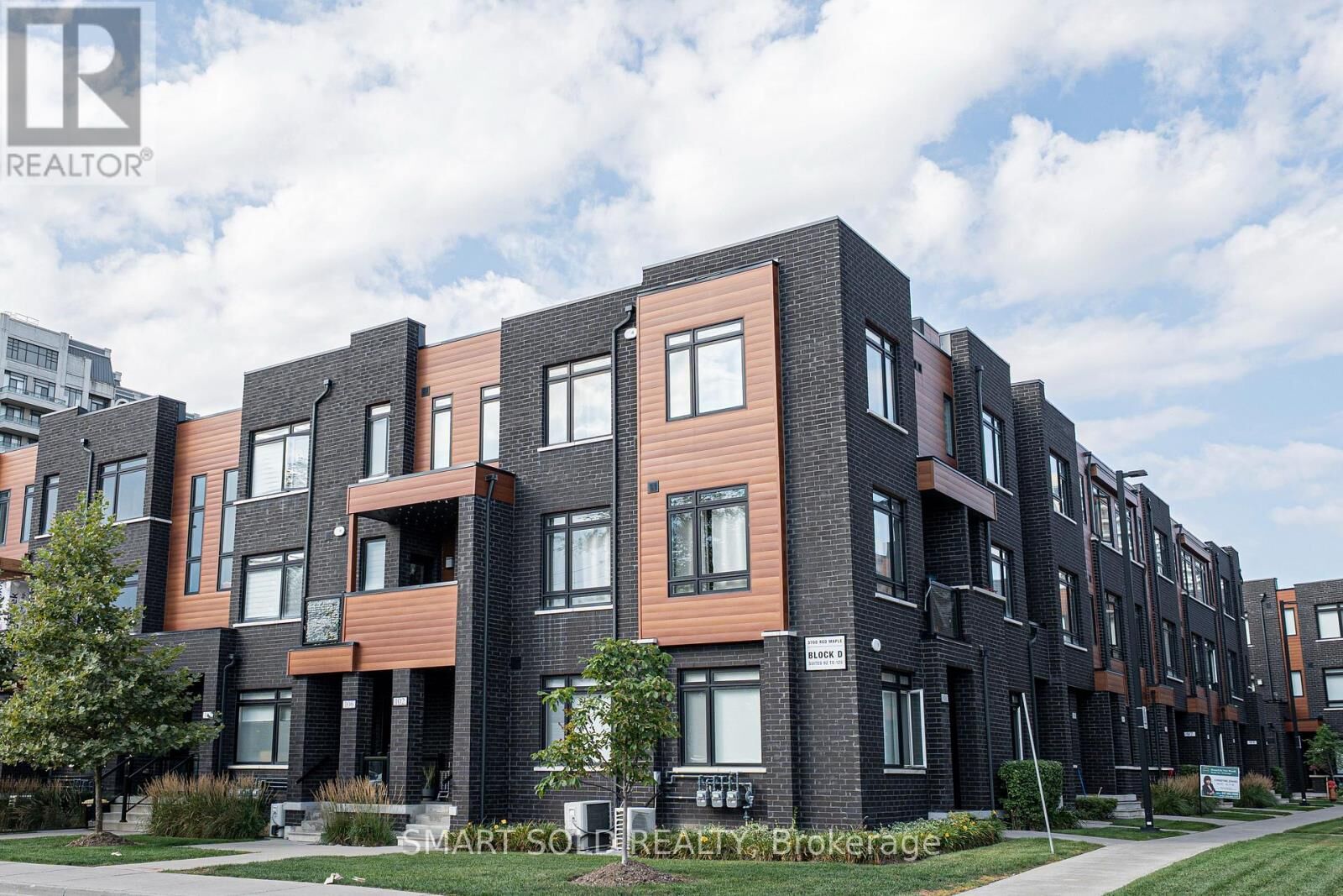 Property Photo: 370D Red Maple Road 105 ON L4C 5T4