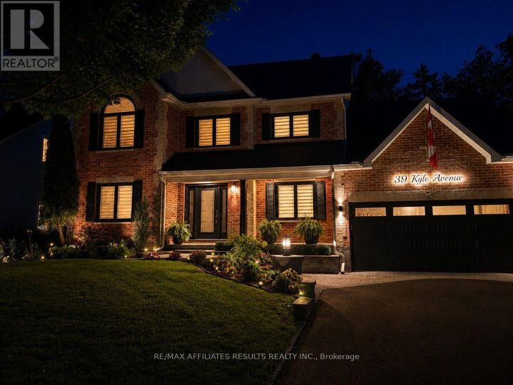 Property Photo:  39 Kyle Avenue  ON K2S 1G9 