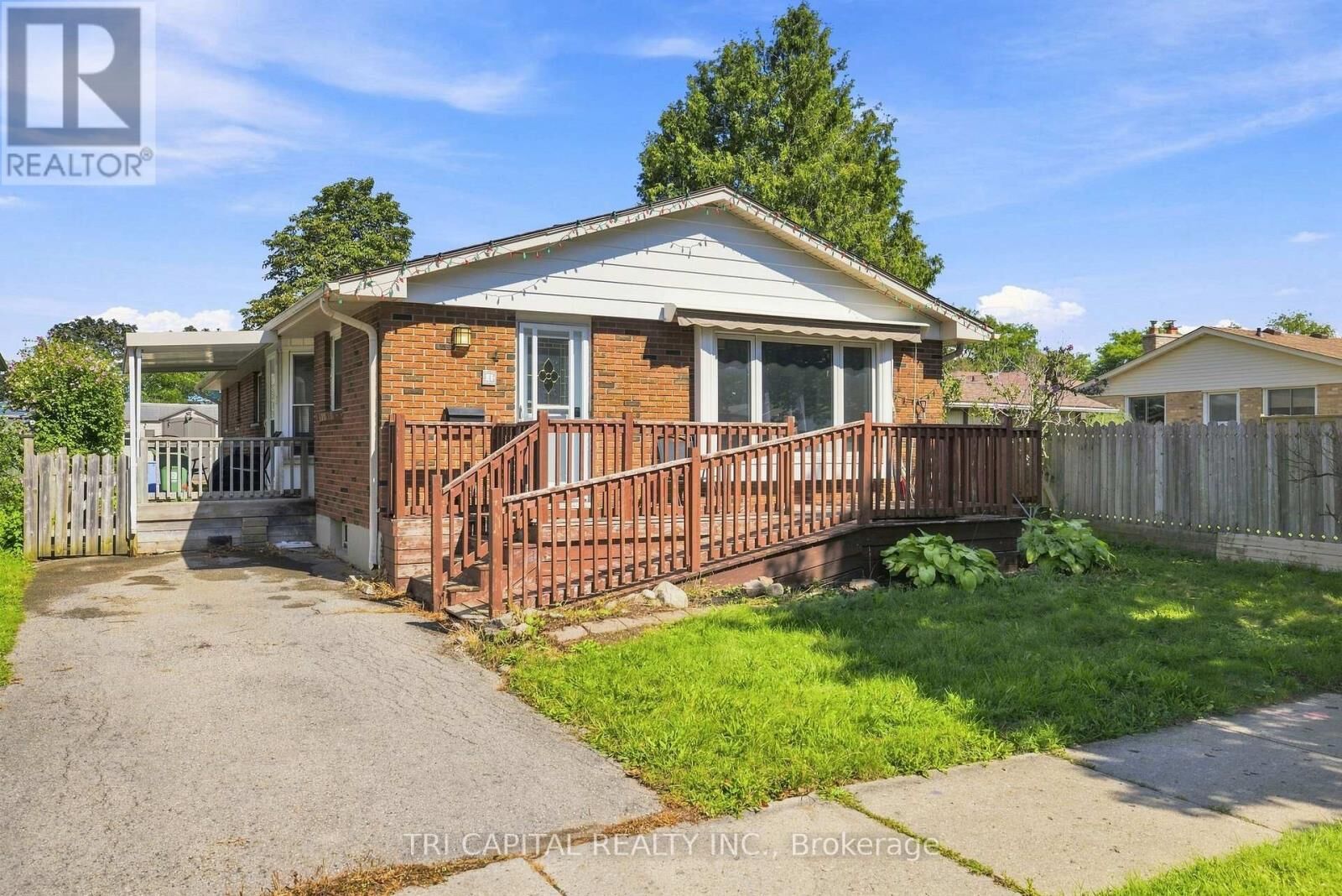 Property Photo:  4 Harding Crescent  ON N6E 1G3 