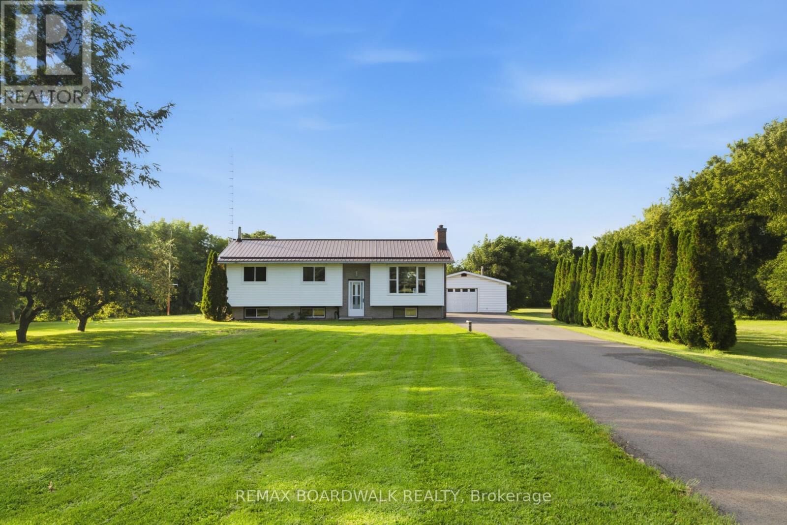 Property Photo:  2106 County Road 2 Road  ON K0E 1T1 