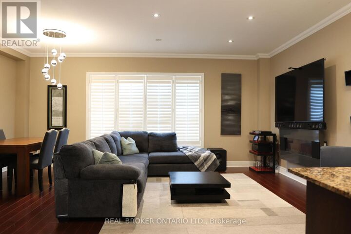 Property Photo: 215 16th Avenue 17 ON L4L 0T8