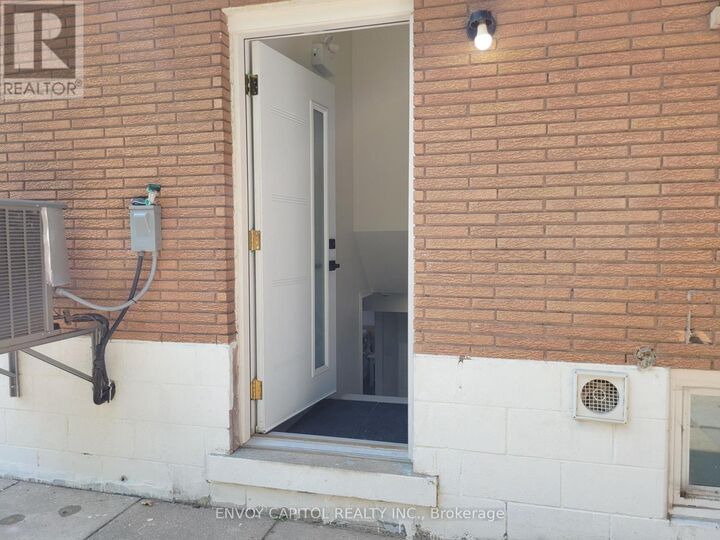 Property Photo: 22 Bilardi Court ON L8H 3G3