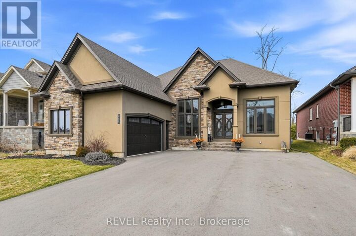 Property Photo:  713 Clarence Street  ON L3K 6B8 