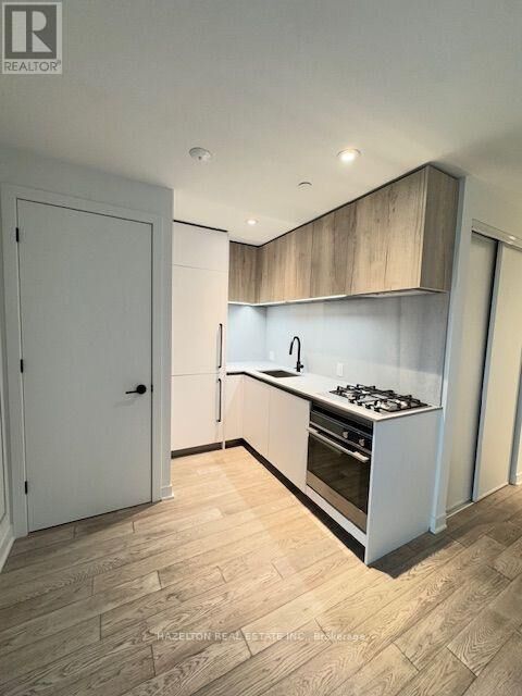 Property Photo: 2625 Dundas Street West 413 ON M6P 0C5