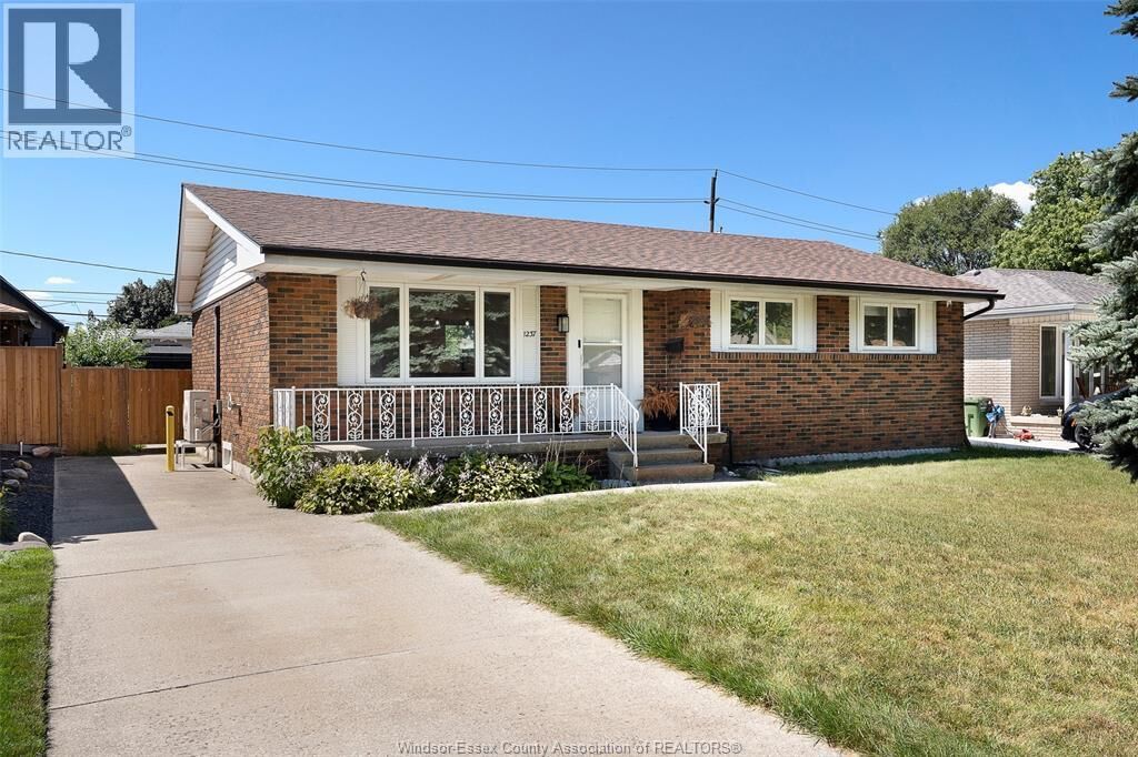 Property Photo: 1237 Homedale ON N8S 2T6