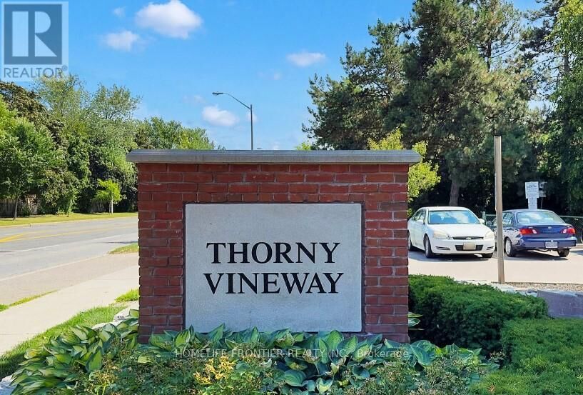 Property Photo: 133 East Thorny Vine Way East ON M2J 4J4