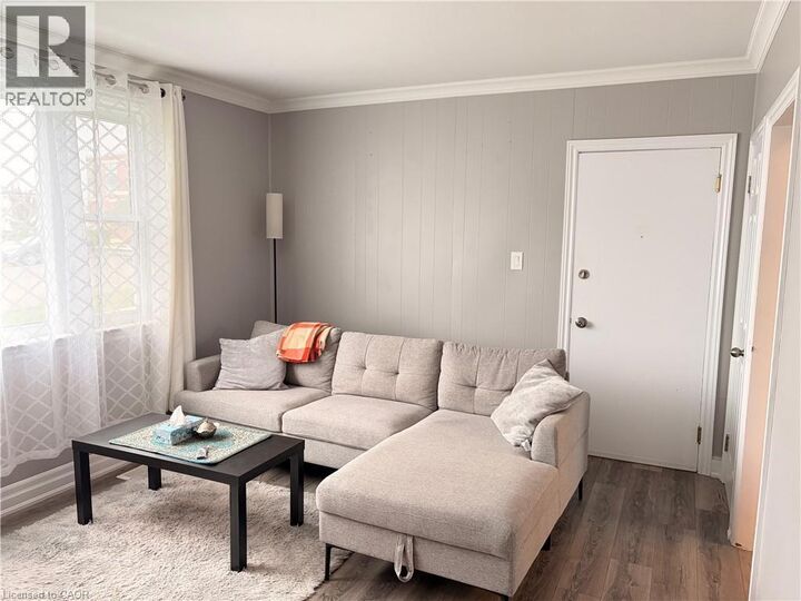 Property Photo:  318 Dolph Street South 1  ON N3H 2C2 