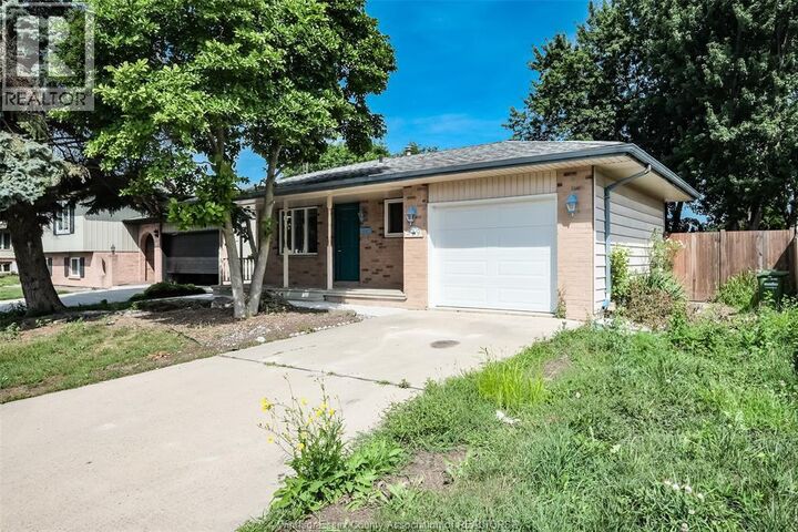 Property Photo:  3309 Aurora Drive  ON N8R 1Y9 