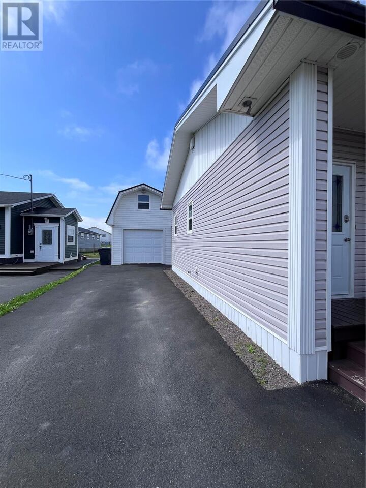 Property Photo:  43 Elizabeth Avenue  NL A0E 1W0 