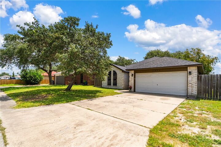Property Photo: 2094 Ridgewood Circle Circle TX 78362