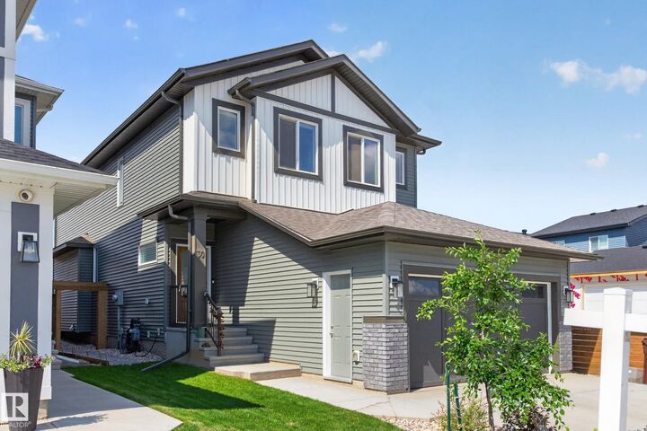 Property Photo:  30 Rosewood Way  AB T8N 7Y8 