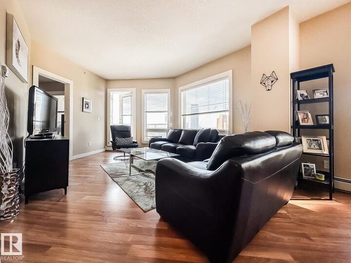 Property Photo:  10136 104 Street NW 1901  AB T5J 0B5 