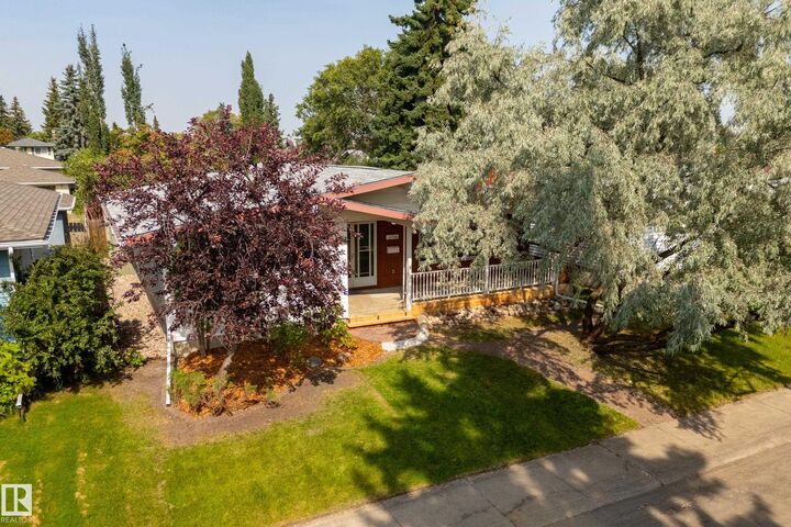 Property Photo:  11728 39 Avenue NW  AB T6J 0M9 