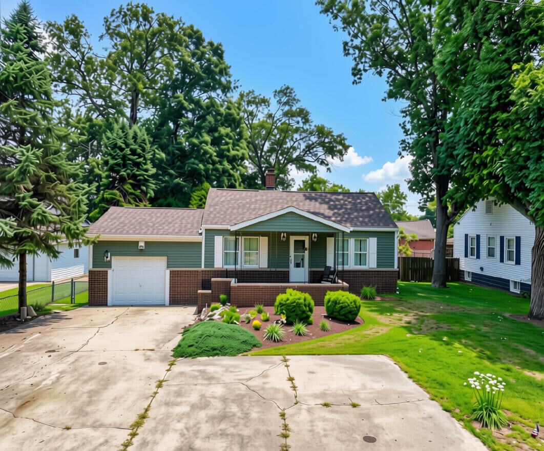Property Photo: 803 E Lake Street IN 46534