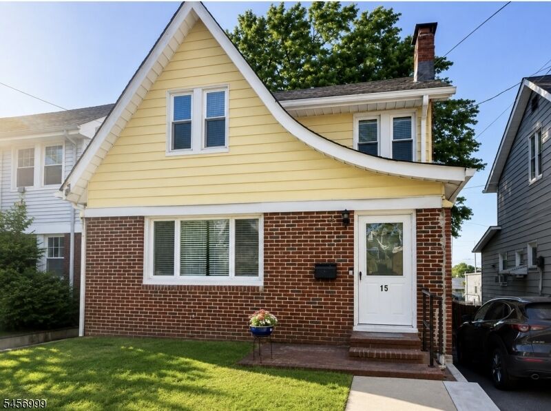 Property Photo:  15 Roosevelt St 1  NJ 07031 