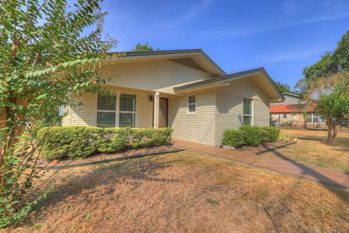 Property Photo:  911 Mulberry Avenue  TX 78130 