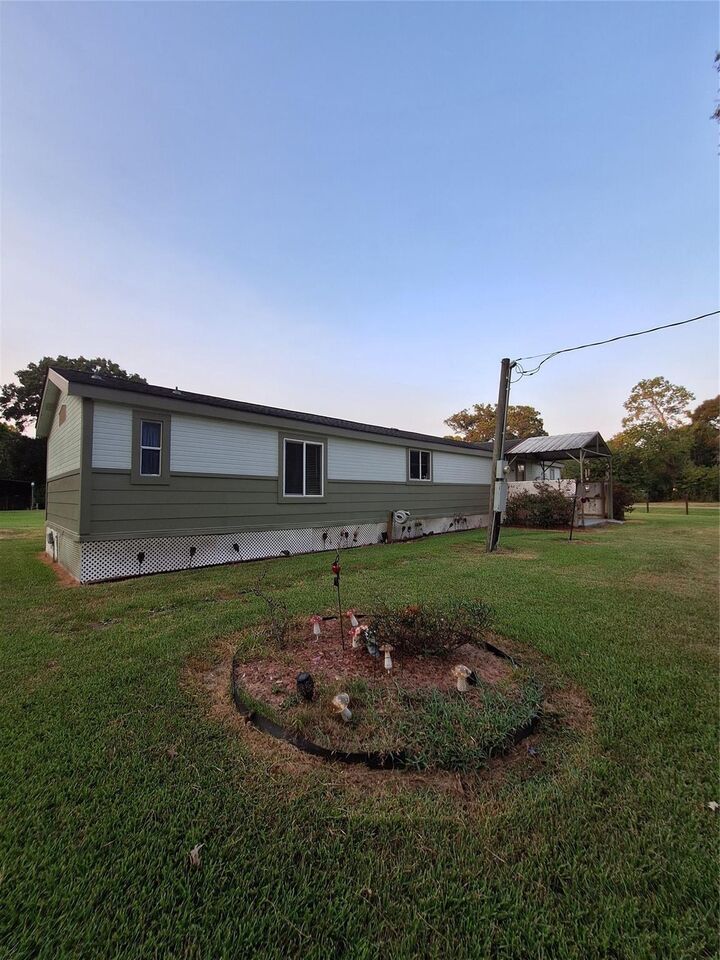 Property Photo: 119 County Road 4534 TX 77535