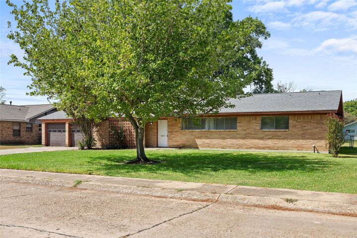 Property Photo:  103 Ligustrum Street  TX 77566 