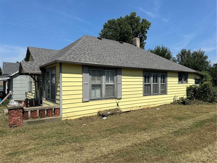 Property Photo: 1425 N 11th Street MO 64501