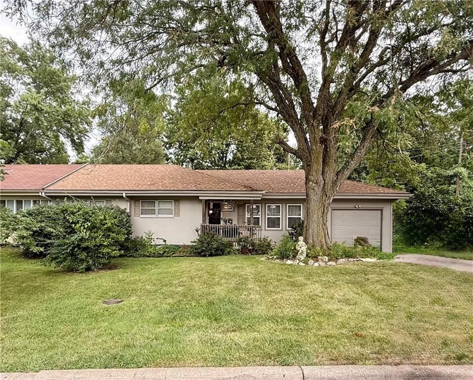 Property Photo:  621 Cimarron Trail  MO 64012 