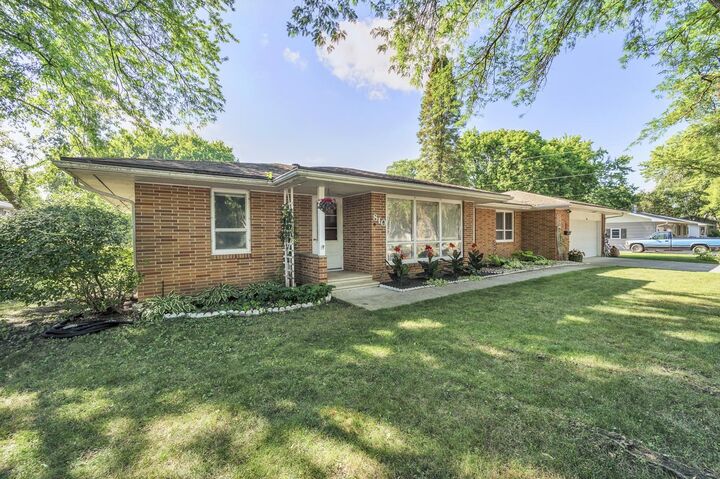 Property Photo: 810 Ithaca Avenue IA 51360
