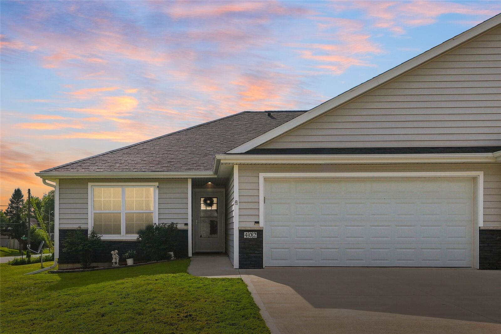 Property Photo:  402 N Park Street  IA 50228 