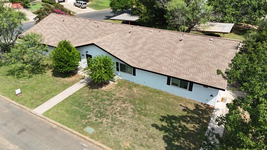 Property Photo:  1405 N Crockett Dr  TX 78624 