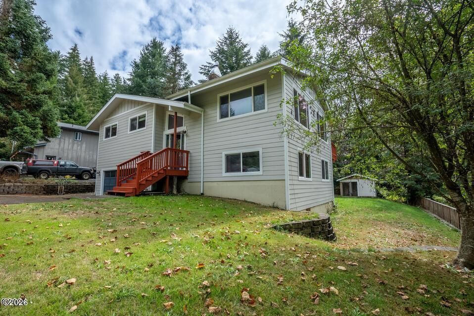 Property Photo: 457 NW 12th Place OR 97391